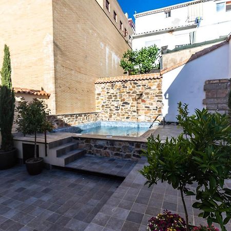 Apartamentos Turisticos De La Bernarda กาเซเรส ภายนอก รูปภาพ