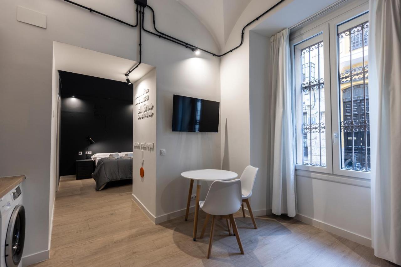 Apartamentos Turisticos De La Bernarda กาเซเรส ภายนอก รูปภาพ