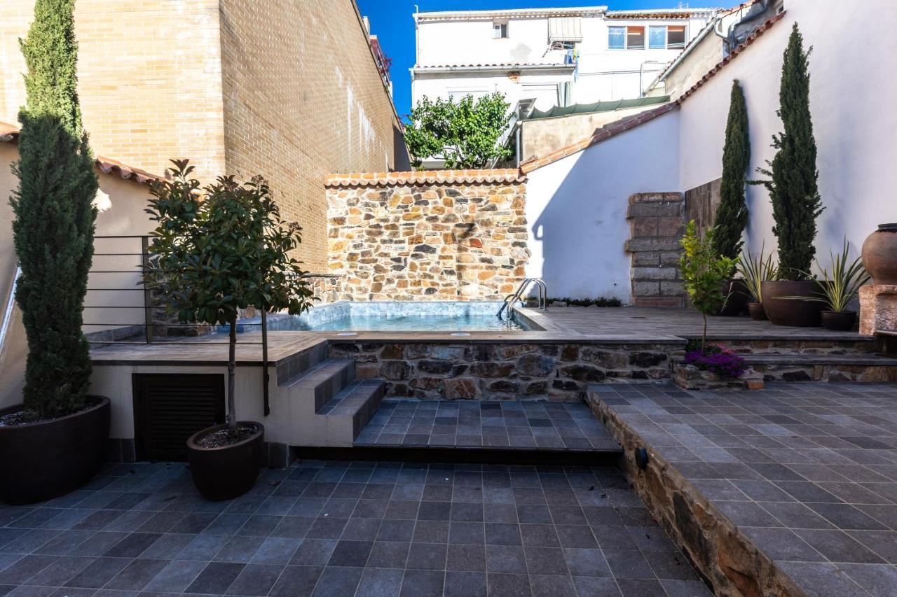 Apartamentos Turisticos De La Bernarda กาเซเรส ภายนอก รูปภาพ