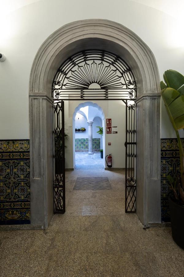 Apartamentos Turisticos De La Bernarda กาเซเรส ภายนอก รูปภาพ