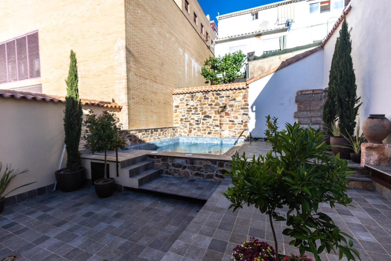 Apartamentos Turisticos De La Bernarda กาเซเรส ภายนอก รูปภาพ