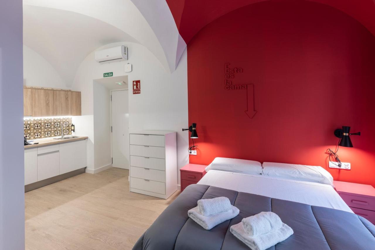 Apartamentos Turisticos De La Bernarda กาเซเรส ภายนอก รูปภาพ