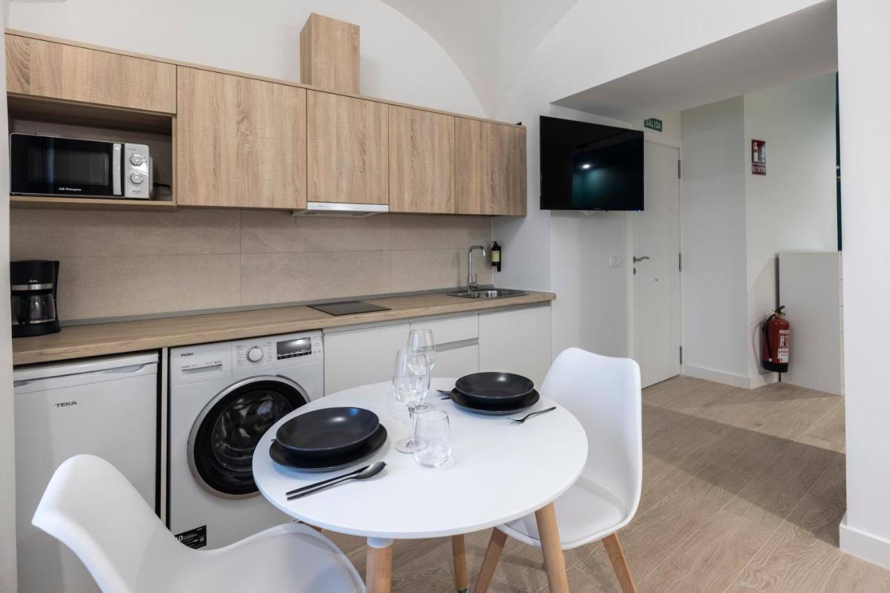 Apartamentos Turisticos De La Bernarda กาเซเรส ภายนอก รูปภาพ