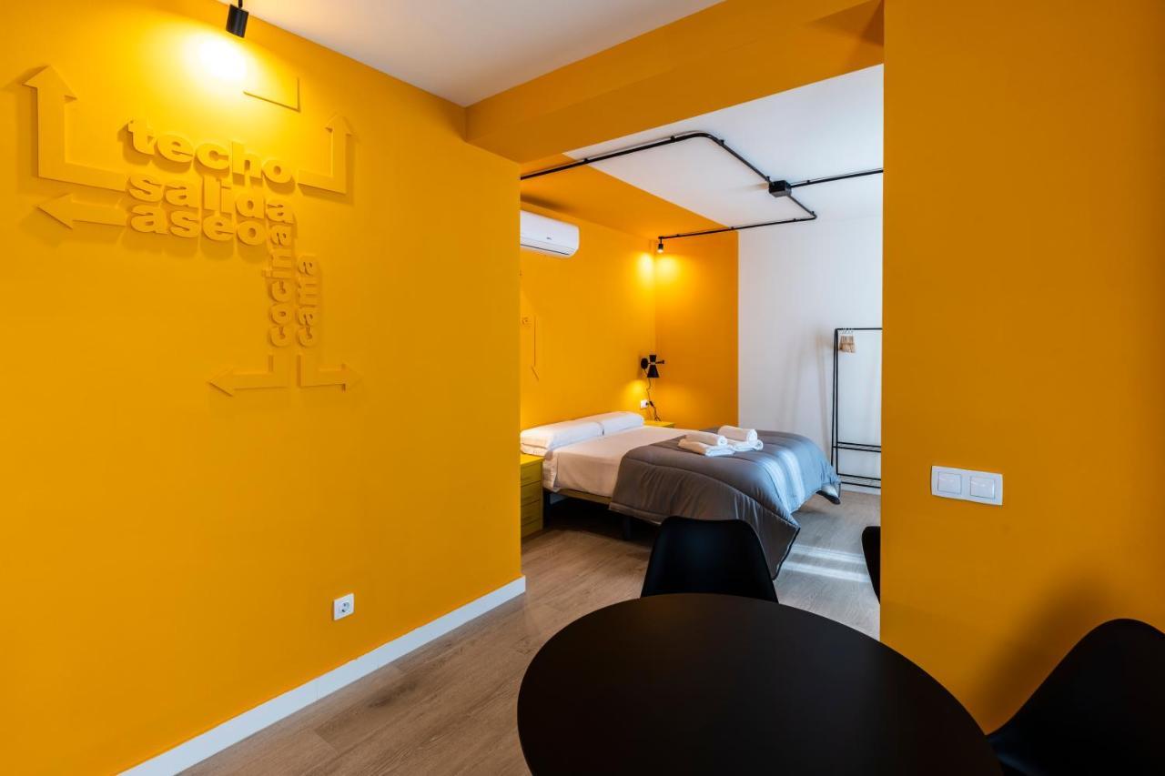 Apartamentos Turisticos De La Bernarda กาเซเรส ภายนอก รูปภาพ