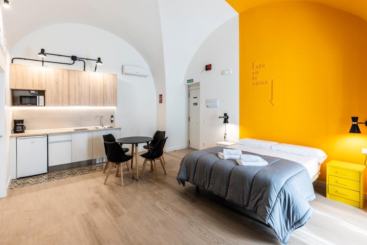 Apartamentos Turisticos De La Bernarda กาเซเรส ภายนอก รูปภาพ