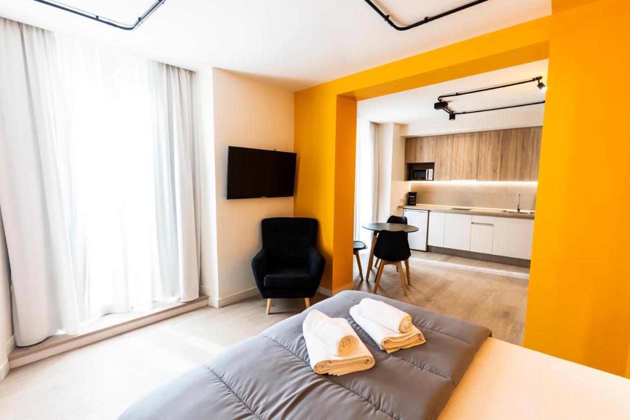 Apartamentos Turisticos De La Bernarda กาเซเรส ภายนอก รูปภาพ