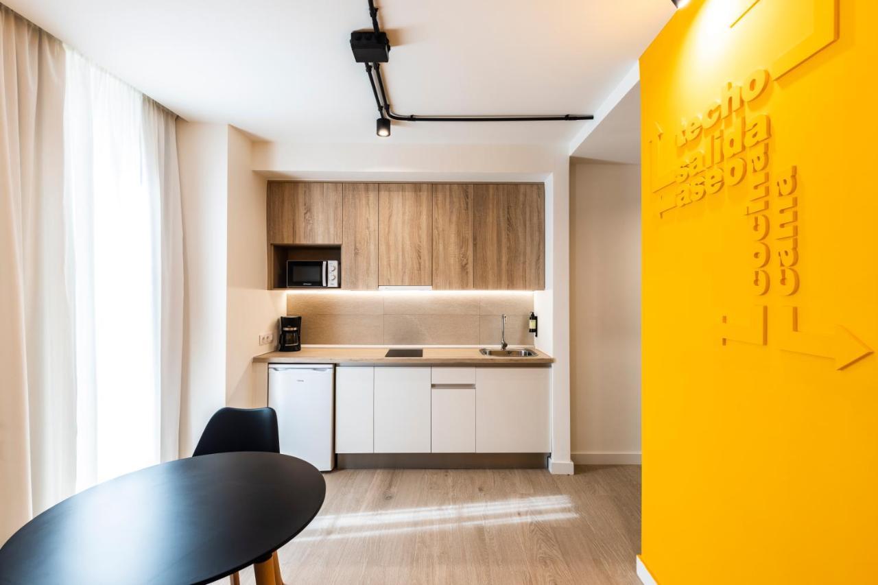 Apartamentos Turisticos De La Bernarda กาเซเรส ภายนอก รูปภาพ