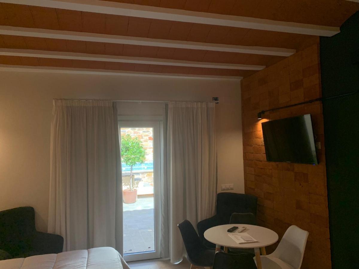 Apartamentos Turisticos De La Bernarda กาเซเรส ภายนอก รูปภาพ
