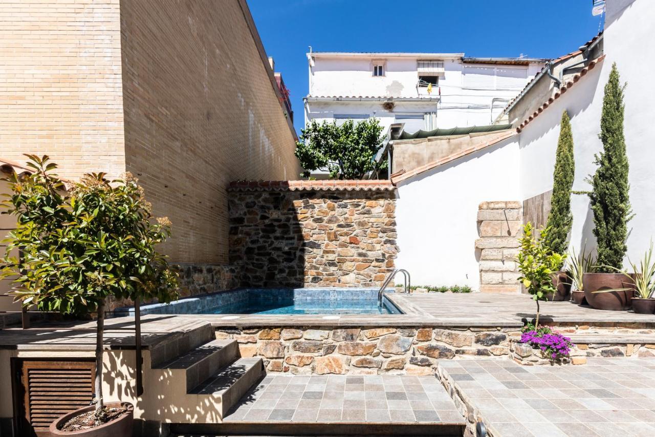 Apartamentos Turisticos De La Bernarda กาเซเรส ภายนอก รูปภาพ