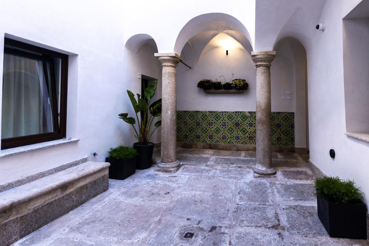 Apartamentos Turisticos De La Bernarda กาเซเรส ภายนอก รูปภาพ