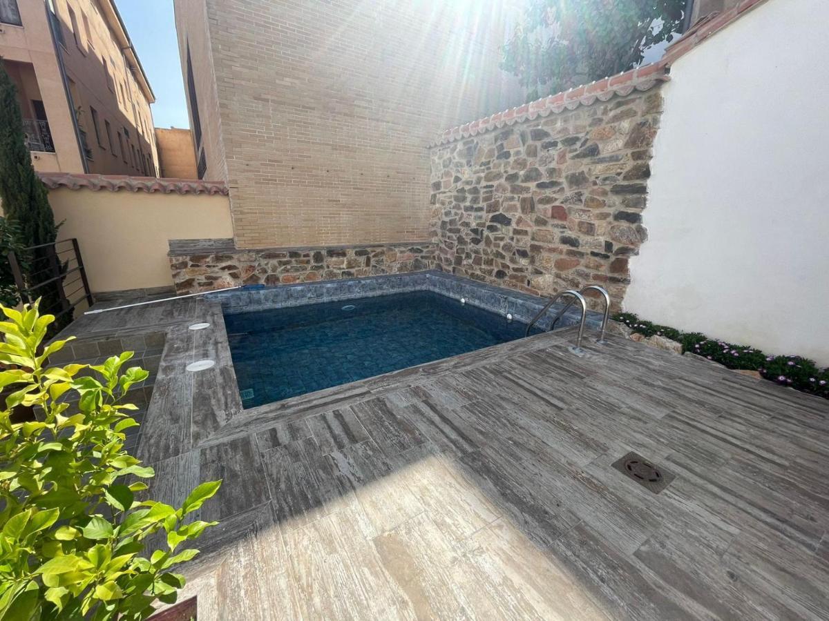 Apartamentos Turisticos De La Bernarda กาเซเรส ภายนอก รูปภาพ